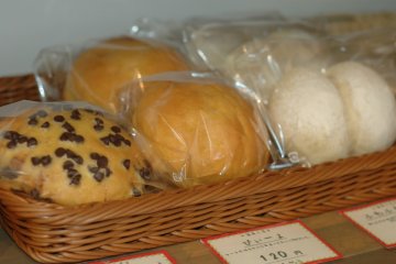 <p>The breads are scrumptiously fuwa-fuwa!</p>