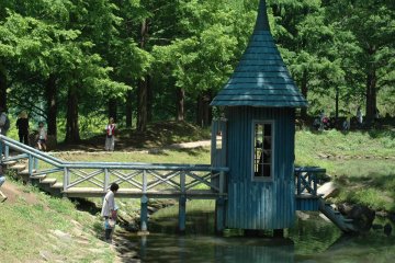 <p>Moomin fans will recognize this lighthouse in the middle of a small pond.</p>