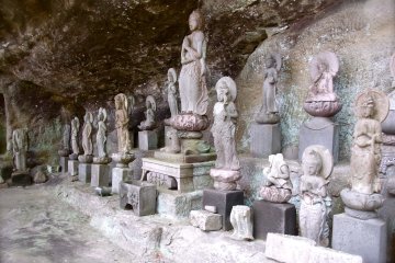 <p>Statues bouddhiques &nbsp;</p>