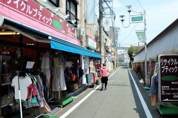 <p>Kitchen Hanna Mamma is a few shops down on the left, beside a designer clothing and bag recycle shop.</p>