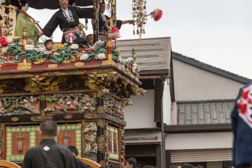 <p>A crew works to help a float turn a corner</p>