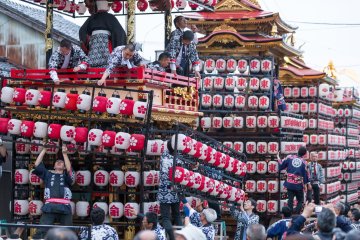<p>Thousands of lanterns are fitted over the floats &nbsp;</p>