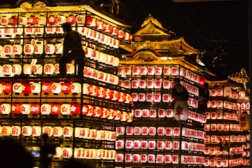 <p>The lantern covered floats give the parade a whole new look</p>