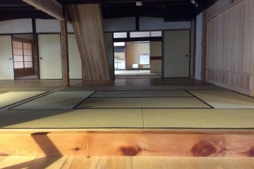 <p>In the main house, the huge tatami mat room can be divided by fusuma (sliding door).</p>