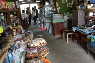 <p>Crowded for lunch time even on weekdays.</p>