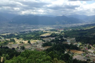 <p>Taken from the highest point. From here, you can see the whole village; beyond is Minamiuonuma.</p>