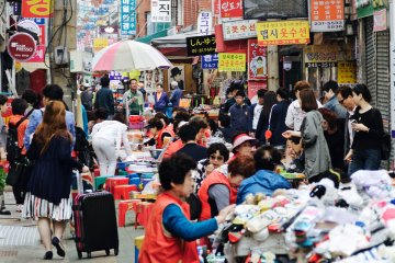 <p>Busan's busy shopping and market areas</p>