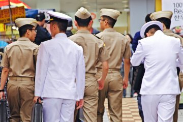 <p>An officer and a gentleman - popping out for a Teobokki snack maybe</p>