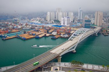 <p>View of Busan's port from roof of Lotte department Store</p>