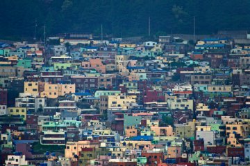 <p>The bright terraced houses of&nbsp;Gamcheon Culture Village</p>