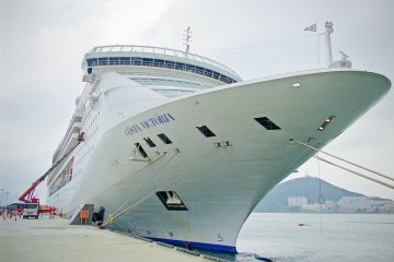 <p>Costa Victoria - That sleek design cuts through the waves nice and smoothly</p>