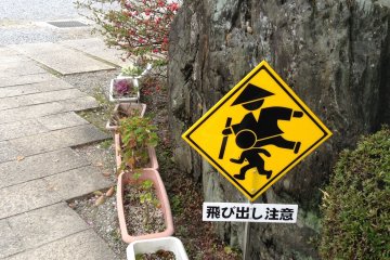 <p>Special warning sign only seen in this temple&nbsp;</p>