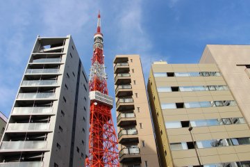<p>La Tour est aujourd'hui t&eacute;moin des diff&eacute;rents bouleversements responsables de la mixit&eacute; architecturale &agrave; Tokyo</p>