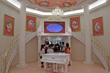 <p>The grand entrance to Lady Kitty House</p>