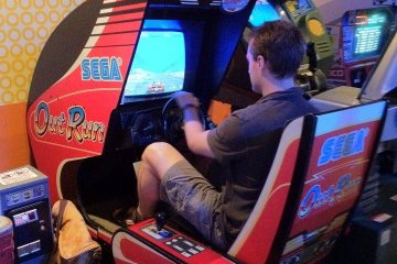 Sega Outrun, hydraulic sit-down version