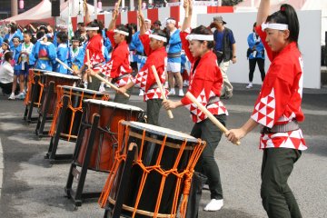 Penampilan group yang berbeda dapat ditemukan di sini