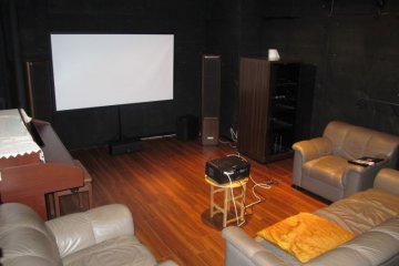Comfort Tama Plaza's cinema room