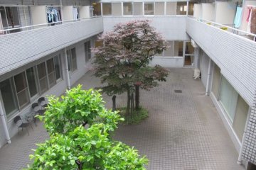 The courtyard at Comfort Tama Plaza
