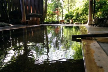 <p>The secluded outdoor bath behind the property&nbsp;</p>
