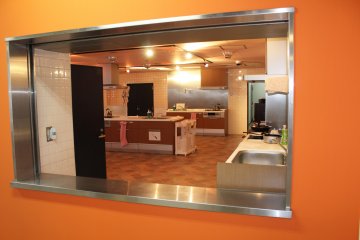 <p>A large, modern and clean kitchen gives the chance for people to self-cater during their stay</p>
