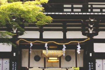 <p>The gateway into the main temple grounds</p>