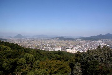 <p>The view from the top of the mountain is great, allowing you to look out over Kagawa.</p>