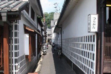 A typical side street in the Bikan district