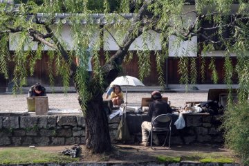 All along the river you can find local artists painting the scenes and chatting with passers by