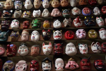 This mask museum has a collection of masks dating back many years, and includes many Japanese folk tale characters