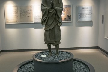 <p>This statue commemorates&nbsp;Sagamihara's ancient settlers. Many of them where buddhist monks.</p>