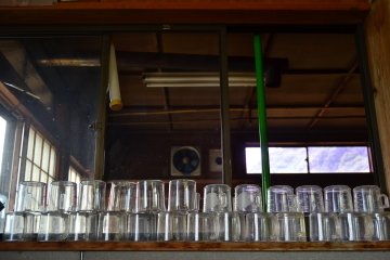 <p>Gelas penakar yang banyak digunakan dalam tahap pewarnaan</p>