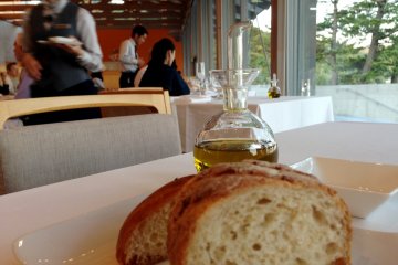 The first taste of the olive oil stayed on my palate long afterwards.On second taste you can taste the fruitiness of the Shodoshima Olive, which is no mean feat.
