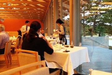 To prepare you for a journey of calmness and anticipation, diners are requested to confirm the selection of one of the degustation menus on reservation, freeing your mind to dwell on the view.