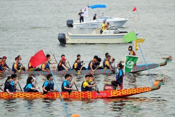 <p>Teams come from all over Japan and some from overseas.</p>