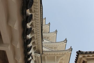 <p>Tout de blanc immacul&eacute;, Himeji-jo est d&eacute;sormais accessible au public dans sa totalit&eacute;</p>