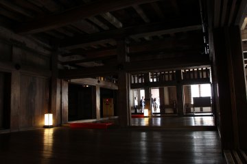 <p>Le bois est le mat&eacute;riau cl&eacute; du ch&acirc;teau, et en d&eacute;finit m&ecirc;me toute sa structure</p>