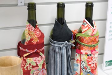 <p>Des couvres-bouteilles en Kimono</p>