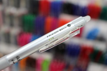 <p>Un stylo Frixion</p>