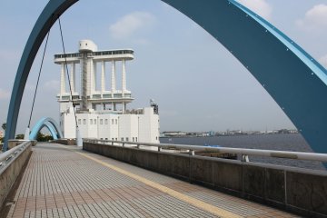 <p>The observation deck which has a sea restaurant on the second floor</p>