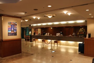 <p>The front desk provides many services, including a luggage room and a cloak room</p>
