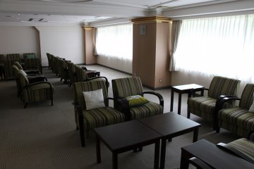 <p>Anybody can rest in a quiet and comfortable common living room</p>