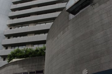 <p>Pearl City Kobe is located on the new and modern Port Island</p>