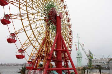 Comme de nombreuses grandes villes japonaises, Kobe possède sa grande roue située à Harborland