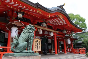 Le sanctuaire Ikuta est un oasis paisble en comparaison avec la station Sannomiya