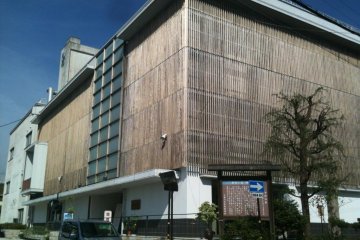 The Nakasendo History Musuem offers images, hanga and text from the Edo period.