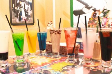 <p>Una gran variedad de bebidas divertidas para elegir. &iexcl;Algunos hielos tienen sabores!</p>