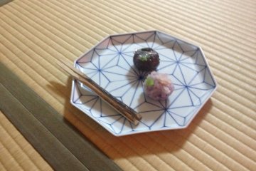 <p>Sweets for the thick tea</p>