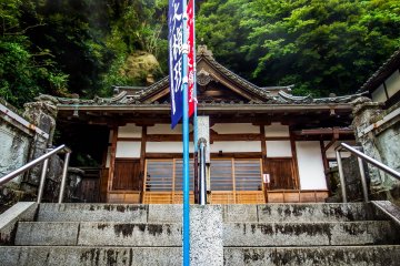 <p>Hanzobo Shrine houses an Avatar God which is believed to protect the neighboring Kenchoji Temple</p>
