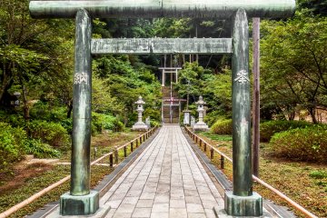 <p>The main entrance to Hanzobu Shrine</p>