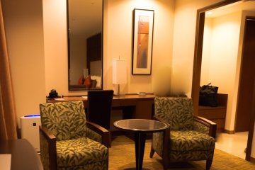 <p>You can request champagne and cake with room service.</p>